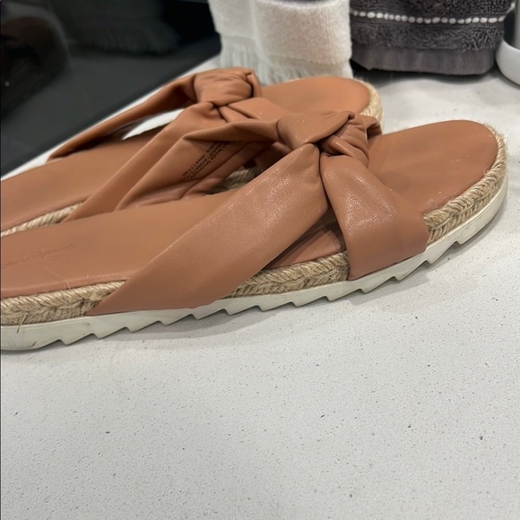 Universal Thread Tan Bow Sandals - Picture 4 of 6